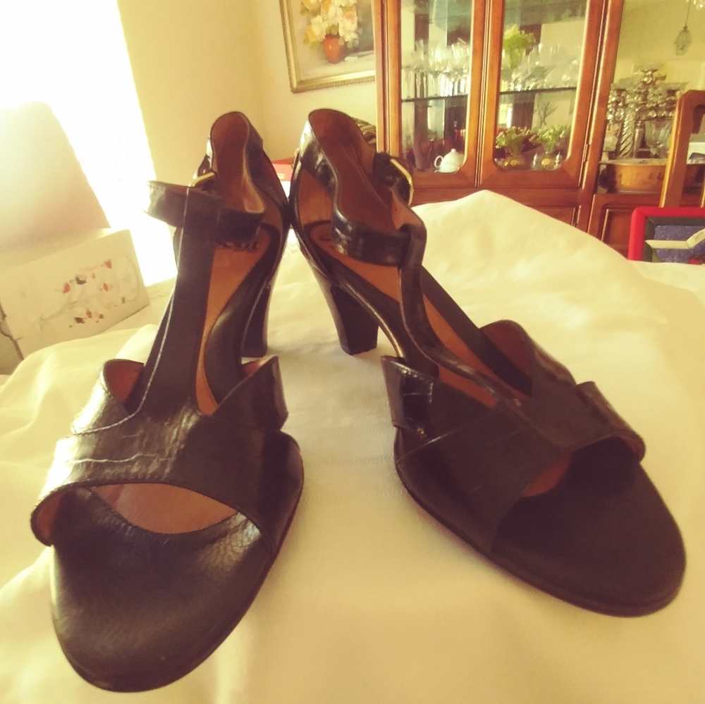 SOFFT T-Strap BLACK LEATHER HEELS SIZE 10M